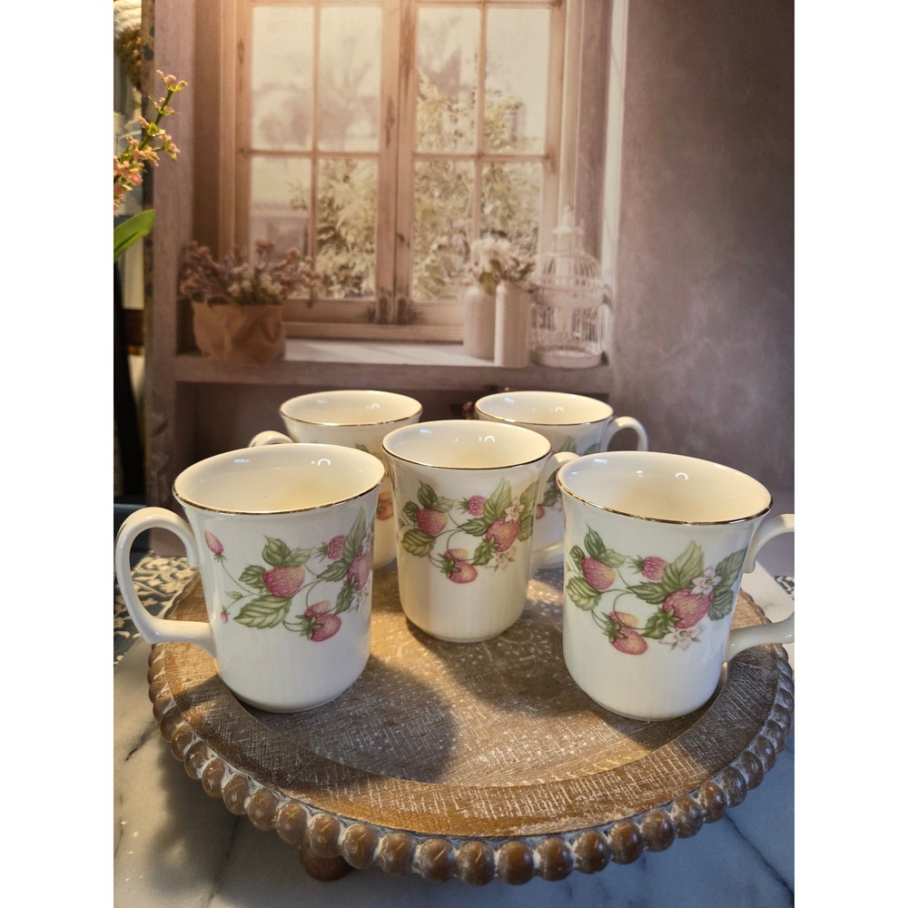 Royal Albert Lyndale‎ Bone China Mugs Set  Strawberry Pattern Gold Trim England